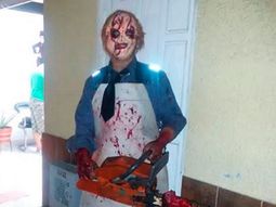 broma pesada: un joven causo panico con una motosierra y casi lo linchan broma pesada: un joven causo panico con una motosierra y casi lo linchan