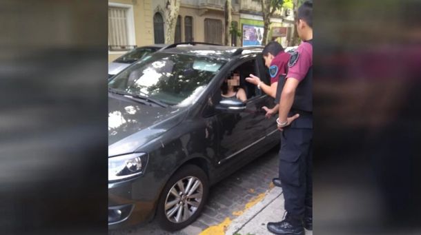 La mujer fue detenida y liberada cerca de las 22