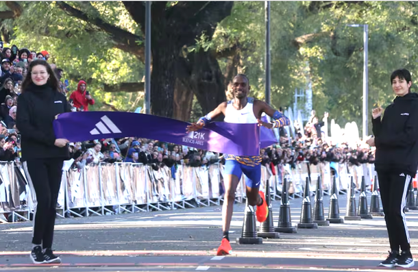 El ugandés Jacob Kiplimo ganó la Media Maratón de Buenos Aires