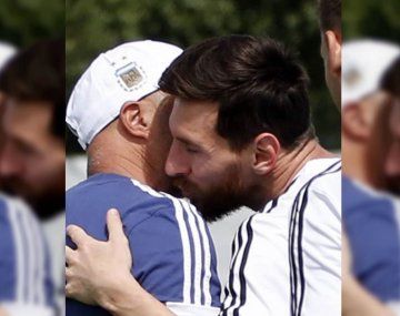 Beso y palmada: el saludo de Sampaoli a Messi por su cumpleaños