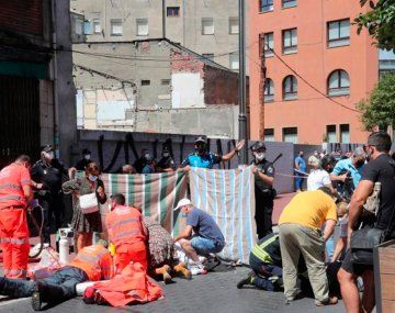 VIDEO: Un hombre se subió con su auto a la vereda en España y provocó una tragedia