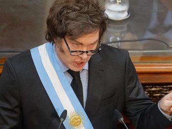 Milei celebró la media sanción a la reforma de la Carta Orgánica del BCRA y en redes lo tildaron de sorete.