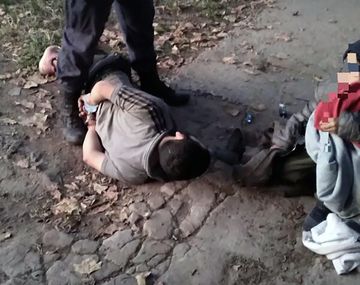 Detienen a un ladrón que robaba acompañado de su hijo de 7 años