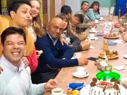 Empleados y funcionarios municipales festejaron un cumplea&ntilde;os en una sede oficial
