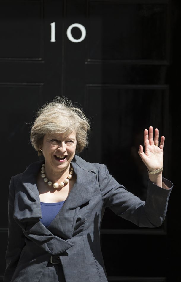 Renunció David Cameron y Theresa May es la nueva primera ministra del Reino Unido