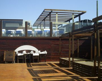 Clausuraron un balneario por prohibir a turistas usar sus sombrillas en la playa