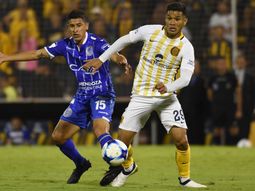 El colombiano quiso patear el penal, pero Ruben no lo dejó El colombiano quiso patear el penal, pero Ruben no lo dejó