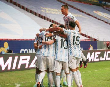 Los 11 de Scaloni contra Paraguay: se despejó la duda sobre Messi