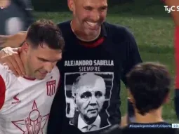 El homenaje de Andújar a Alejandro Sabella en la consagración de Estudiantes