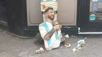 Inconcebible: vandalizaron una estatua de Messi en Mar del Plata