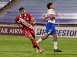 Argentinos Juniors le ganó a la Universidad Católica en Chile y lidera su grupo