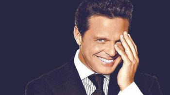 Luis Miguel, lanza en 1994 su décimo álbum de estudio, titulado Segundo Romance. Luis Miguel, lanza en 1994 su décimo álbum de estudio, titulado Segundo Romance.