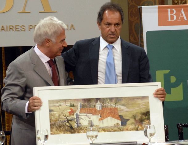 Scioli y De la Sota se mostraron juntos tras firmar convenios