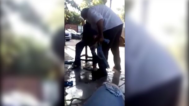 Maltrato infantil: detuvieron a un hombre por atar y golpear a un niño con autismo