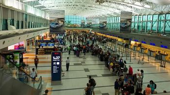 aerolineas argentinas cancelo mas de 250 vuelos por el paro contra la reforma laboral aerolineas argentinas cancelo mas de 250 vuelos por el paro contra la reforma laboral