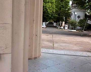 Insólito: cerraron el cementerio por duelo