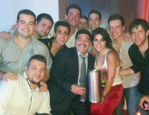 Las fotos del íntimo festejo de Giannina Maradona junto a Diego