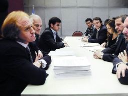 ley de medios: la camara ratifico el freno a la adecuacion de oficio del grupo clarin ley de medios: la camara ratifico el freno a la adecuacion de oficio del grupo clarin