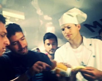 El día que Ashton Kutcher se sumó a los hinchas argentinos