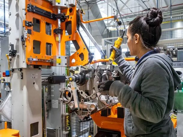 La actividad económica apenas repuntó en septiembre: sectores clave siguen en caída