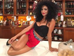 ¡Un infierno! Kate Rodríguez quedó desnuda en la playa