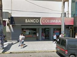 Cortaron la luz de un banco y robaron 500 mil pesos Cortaron la luz de un banco y robaron 500 mil pesos