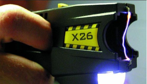 ¿Qué son y cómo funcionan las pistolas Taser?
