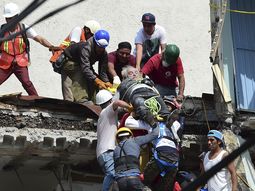 ascienden a 139 los muertos por el fuerte terremoto en mexico ascienden a 139 los muertos por el fuerte terremoto en mexico