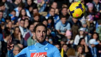 otra alarma para sabella: higuain se lesiono en el entrenamiento del napoli otra alarma para sabella: higuain se lesiono en el entrenamiento del napoli