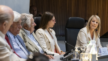 Cosse intentó no polemizar con Mujica, aunque deslizó que tiene una visión muy antigua. Cosse intentó no polemizar con Mujica, aunque deslizó que tiene una visión muy antigua.