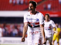 negocion: mientras osvaldo mira tv, el 9 que boca dejo ir no para de hacer goles negocion: mientras osvaldo mira tv, el 9 que boca dejo ir no para de hacer goles