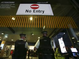 Miedo en Londres por el incidente químico en el aeropuerto Miedo en Londres por el incidente químico en el aeropuerto