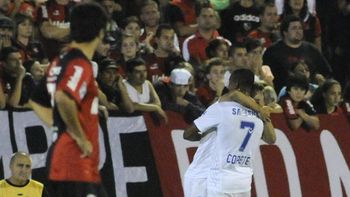velez fue efectivo y atrapo con un gran triunfo ante newells velez fue efectivo y atrapo con un gran triunfo ante newells