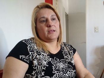 Habló la maestra golpeada por una mamá