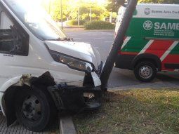 Impresionante choque en avenida 9 de Julio: una combi se quedó sin frenos