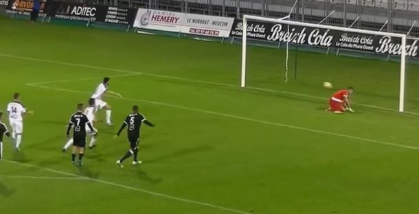 ¿El penal más insólito del año?