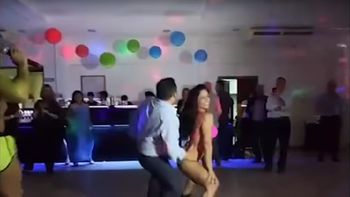 El director del hospital Evita Pueblo bailando con una stripper El director del hospital Evita Pueblo bailando con una stripper