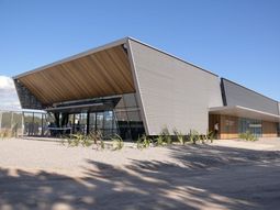 El Aeropuerto Internacional de Carmelo, tenía previsto —en primera instancia— una inversión por 8.5 millones de dólares. El Aeropuerto Internacional de Carmelo, tenía previsto —en primera instancia— una inversión por 8.5 millones de dólares.