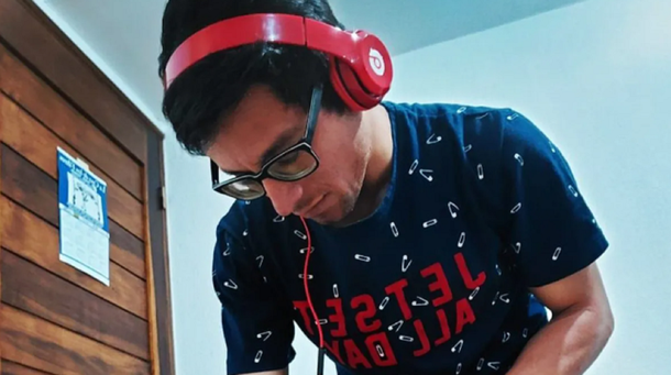 Un DJ está preso por acosar a su ex novia, amenazarla en Facebook e intentar matar a su amigo