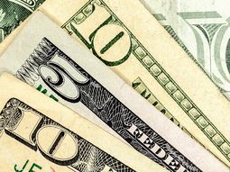 El dólar subió un 0,43% dentro de la franja de los 38 pesos. El dólar subió un 0,43% dentro de la franja de los 38 pesos.