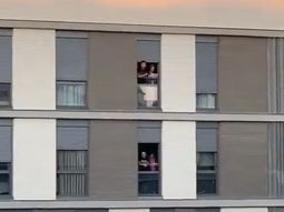 Los españoles juegan bingo por las ventanas durante la cuarentena