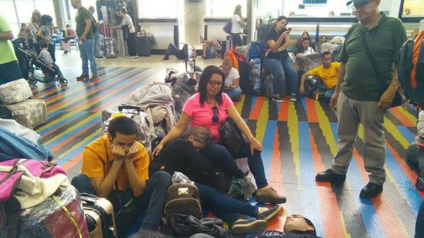 Los pasajeros contaban con la empresa Conviasa pero quedaron varados