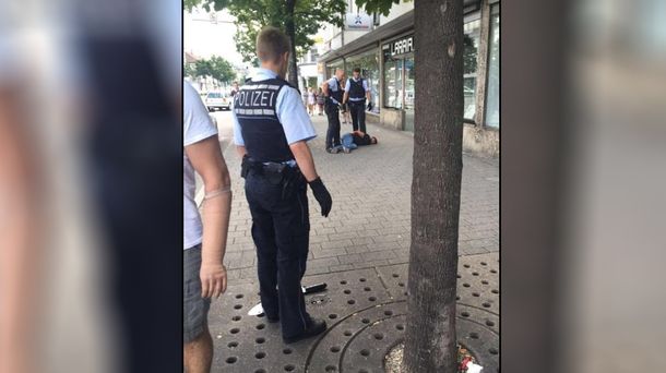 Alemania: un refugiado sirio mató a una mujer con un machete en Reutlingen