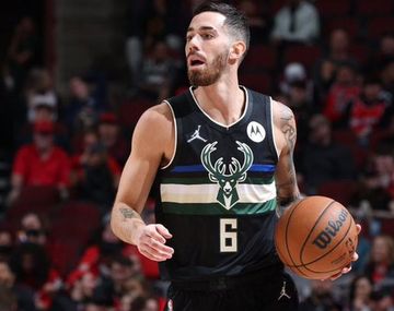 ¿Cuál es la decisión que tomó Milwaukee Bucks sobre el contrato de Luca Vildoza?
