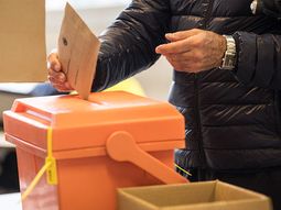 La Junta Electoral de Montevideo analiza cientos de listas de cara a las elecciones internas. La Junta Electoral de Montevideo analiza cientos de listas de cara a las elecciones internas.