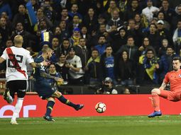 Franco Armani y su gran atajada ante Benedetto en la final de la Copa Libertadores Franco Armani y su gran atajada ante Benedetto en la final de la Copa Libertadores