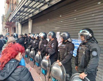 Denuncian el ingreso ilegal de la Policía Federal a la Universidad de las Madres