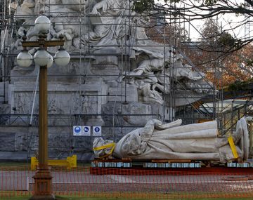 La Ciudad trasladaría el monumento a Colón a la Costanera Norte
