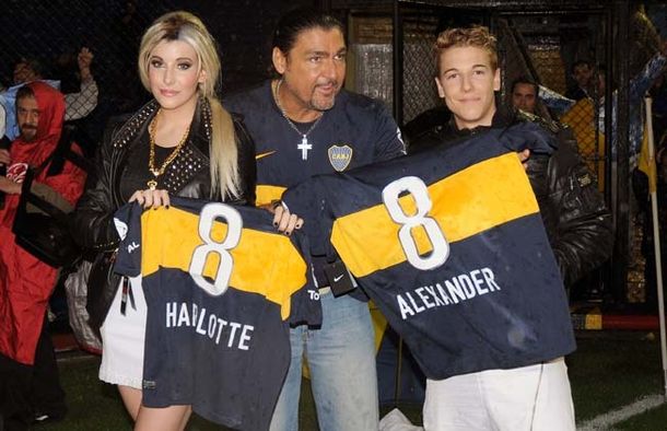 El popular peluquero llevó a los hermanos Caniggia a La Bombonera en su rol de RRPP del club