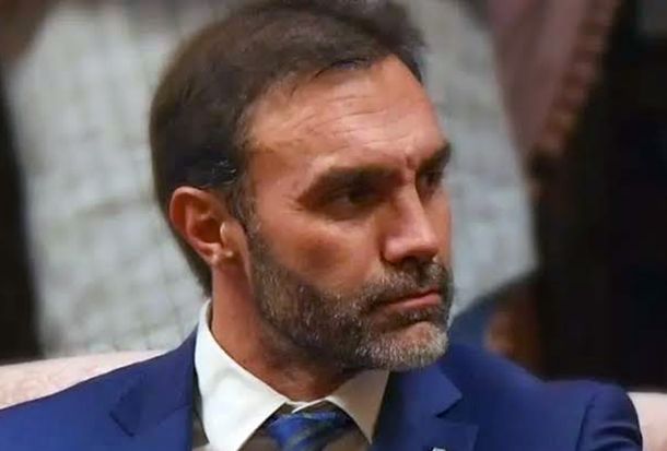 Tan corto y tan bajo, así calificaron al líder del bloque de la Libertad Avanza en el Senado